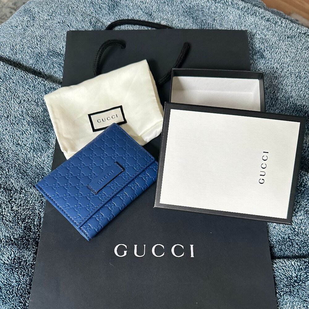 100% Authentic Gucci Card Wallet: Light Blue/Periwinkle